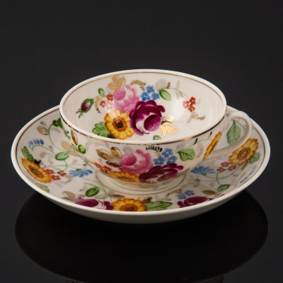 купить Пара чайная с двусторонним расписным цветочным декором в русском стиле, фарфор, роспись, золочение, Фарфоровый завод «Пролетарий» (Бронница, Мста), СССР, 1953-1958 гг.