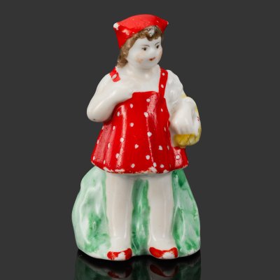 купить Статуэтка миниатюрная "Красная шапочка", автор Л.К. Клименкова-Краузе, фарфор, роспись, Первомайский фарфоровый завод (Песочное), СССР, 1952-1976 гг.