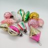 Купить Набор из 12 подвесных ёлочных игрушек (лук, кукуруза, клубника, шишки, шары) в подборе, стекло, крашение, металл, СССР, 1960-1980 гг.