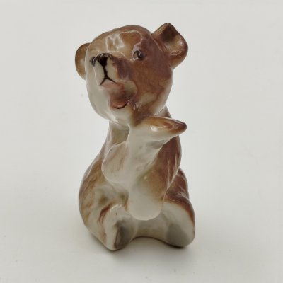 купить Статуэтка "Ревущий медвежонок", скульптор И.Е. Чарушин, фарфор, роспись, Ленинградский фарфоровый завод (ЛФЗ), СССР, 1970-1990 гг.