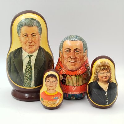 купить Матрешка "Семья" (4 места), дерево, роспись, лак, Российская Федерация, 2002 г.