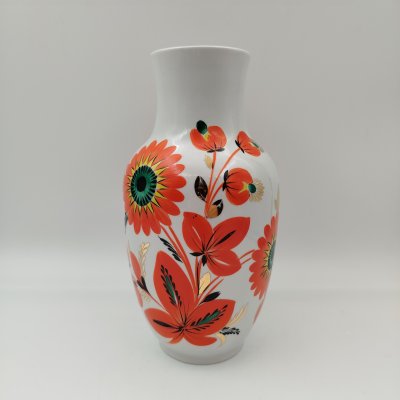 купить Ваза «Цветы шиповника», автор М.К. Тимченко, фарфор, роспись, золочение, Киевский экспериментальный керамико-художественный завод (КЭКХЗ), 1962-1976 гг.
