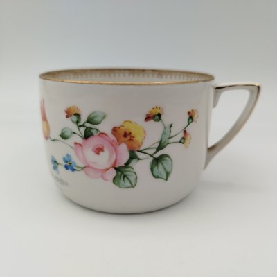 купить Чашка с дарственной надписью, украшенная цветочным декором, фарфор, роспись, золочение, Дмитровский фарфоровый завод (ДФЗ Вербилки), СССР, 1950 г.