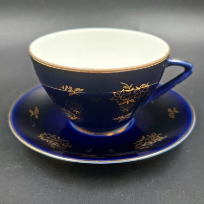 купить Пара чайная с цветочным декором, форма "Утро", автор формы Семенов В.Л., фарфор, крытье кобальтом, золочение, Ленинградский фарфоровый завод (ЛФЗ), СССР, 1960-1970 гг.