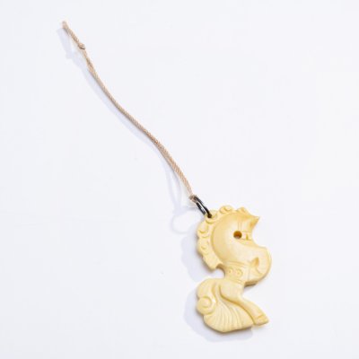 купить Резной кулон (подвеска) "Конь", кость, резьба, СССР, 1950-1970 гг.