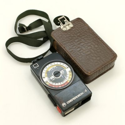 купить Экспонометр фотоэлектрический "Свердловск-4" в футляре, Уральский оптико-механический завод, пластик, кожа, металл, стекло оптическое, СССР, 1980-1990 гг.