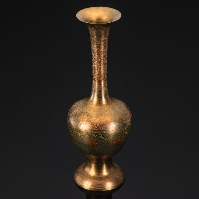 купить Ваза (большая), украшенная растительным орнаментом в восточном стиле, латунь, гравировка, эмаль, Индия, 1970-1990 гг.