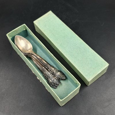 купить Набор из шести кофейных ложек с цветочным декором в коробке, мНЦ (медь-никель-цинк), Кольчугинский завод цветных металлов, СССР, 1970-1990 гг.