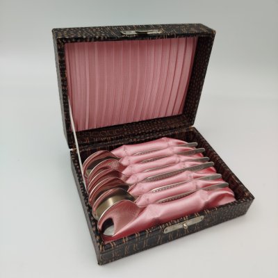 купить Набор из шести кофейных ложек с геометрическим декором (в оригинальной коробке), металл, ГДР, 1960-1980 гг.