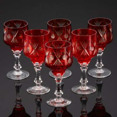 купить Набор бокалов красного оттенка на 6 персон, хрусталь, нацвет, алмазная грань, Стекольный завод «Красный май», СССР, 1960-1980 гг.