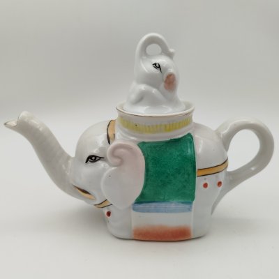 купить Чайник заварочный в форме слона со слоненком, фарфор, роспись, золочение, Китай, 1960-1980 гг.