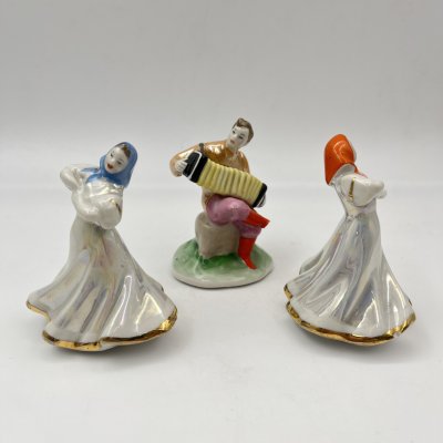купить Скульптурная композиция из 3-х статуэток "Русский перепляс", автор А.Д. Бржезицкая, фарфор, роспись, люстр, золочение, Дулевский фарфоровый завод (Дулёво), СССР, 1963 г.