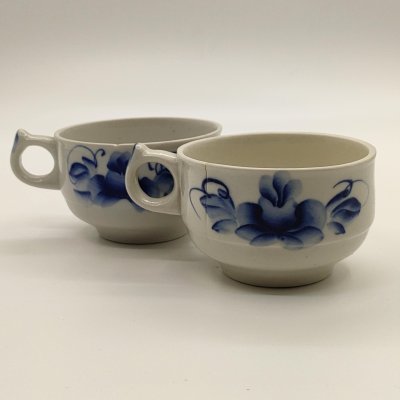 купить Пара чашек с цветочным декором (в подборе), фарфор, роспись, Речицкий фарфоровый завод (Гжель), СССР, 1970-2011 гг.