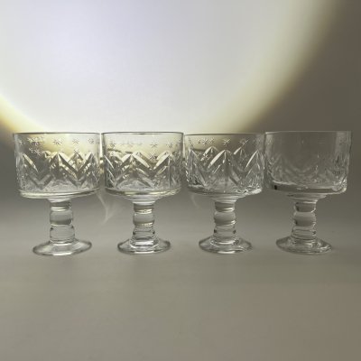 купить Набор из 4-х фужеров, украшенных изображением снежинок, хрусталь, алмазная грань, Завод «Красный Гигант», СССР, 1970-1990 гг.