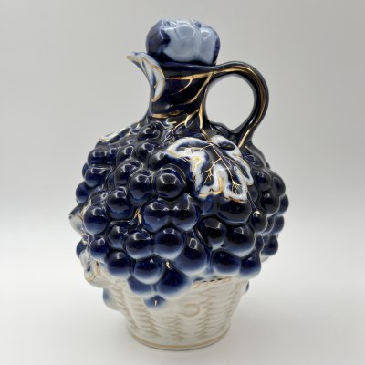 купить Штоф "Виноград" с фигурным туловом (пробка в подборе от штофа "Вишня"), фарфор, кобальт, золочение, Ленинградский фарфоровый завод (ЛФЗ), СССР, 1960-1970 гг.