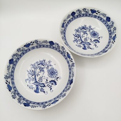 купить Пара глубоких блюд "Луковый узор" (одно со сколом), "Bohemia inglazed", фарфор, деколь, Чехословакия, 1970-1990 гг.