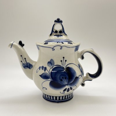 купить Чайник заварочный с флористическим декором, фарфор, роспись, Объединение «Гжель», СССР, 1986-1991 гг.