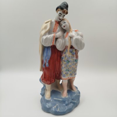 купить Статуэтка "Майская ночь", скульптор О.Л. Жникруп, фарфор, роспись, золочение, Полонский завод художественной керамики (Полонное ЗХК), СССР, 1973-1991 гг.