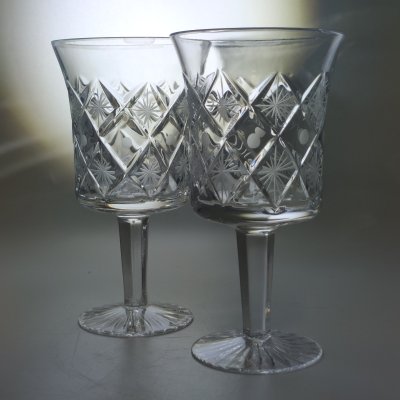 купить Пара бокалов с резным декором из сервиза "Россия", автор С. К. Пивоваров, хрусталь, алмазная грань, матирование, Гусевской хрустальный завод (Гусь-Хрустальный), СССР, 1960-1980 гг.