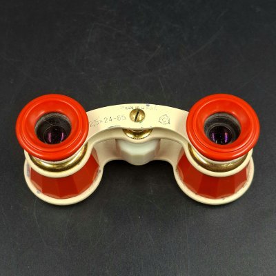 купить Бинокль театральный красного цвета, металл, пластик, стекло, Лыткаринский завод оптического стекла (ЛЗОС), СССР, 1960-1980 гг.