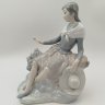 Купить Статуэтка "Девушка и розовый куст", фарфор, роспись, NAO Porcelain, Испания, 1980-2000 гг.