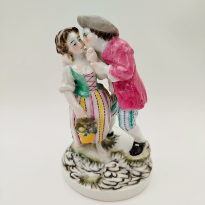 купить Статуэтка "Поцелуй", фарфор, роспись, Европа, 1890-1920 гг.
