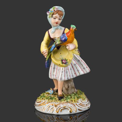 купить Статуэтка "Девочка с птицей", фарфор, роспись, золочение, Италия, 1970-1990 гг.
