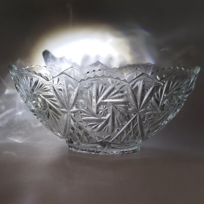 купить Конфетница в форме ладьи с растительным декором, стекло, пресс, СССР, 1970-1990 гг.