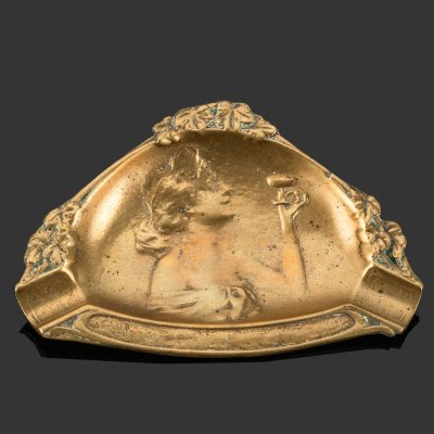 купить Пепельница в стиле модерн "Дама с бокалом игристого вина", бронза, литье, Западная Европа, 1920-1930 гг.