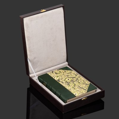 купить Книга Гартвиг Георг "Природа и человек на Крайнем Севере" в подарочном кофре, Изд. книгопродавца А.И. Глазунова, бумага, печать, картон, Российская империя, 1866 г.