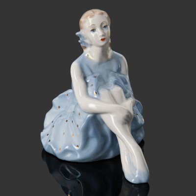 купить Статуэтка "Балерина", автор Р.И. Панцeховская, фарфор, крытье, золочение, Рижский фарфорово-фаянсовый завод, СССР, 1950-1970 гг.