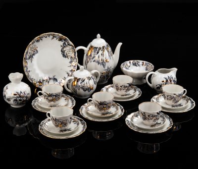 купить Сервиз кофейный "Отражение" на 6 персон (24 предмета), автор формы "Тюльпан" Яковлева С.Е., автор рисунка Косенкова К.Г., фарфор, деколь, подрисовка, золочение, Ленинградский фарфоровый завод (ЛФЗ), Россия, 1989-2001 гг.
