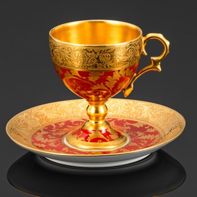 купить Кофейная пара красного оттенка с флоральным золотистым узором, фарфор, крытье, золочение, Limoges, Франция, 1920-1930 гг.