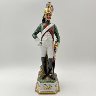 купить Статуэтка "Солдат-драгун" из серии "Армия Наполеона", мануфактура Muhr (г. Шарлеруа), фарфор, роспись, золочение, Бельгия, 1960-1980 гг.
