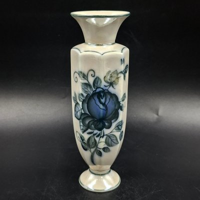 купить Вазочка с изображением розы на тулове, фарфор, роспись, люстр, Россия, 1980-2000 гг.
