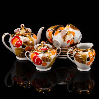 купить Сервиз чайный "Щедрая осень", на 3 персоны (12 предметов), автор рисунка Н.Б. Гусева, автор формы С.Е. Яковлева, фарфор, роспись, золочение, Ленинградский фарфоровый завод (ЛФЗ), СССР, 1960-1969 гг.