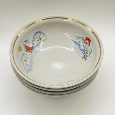 купить 4 суповые тарелки из набора детской посуды "Зимние забавы", автор формы В. Г. Спица, фарфор, деколь, золочение, Тернопольский фарфоровый завод, СССР, 1970-1990 гг.
