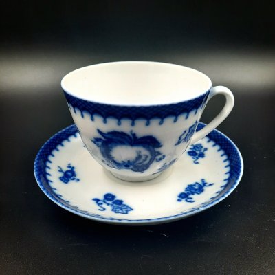 купить Пара чайная с изображением крыжовника и яблок, фарфор, деколь, Ленинградский фарфоровый завод (ЛФЗ), фарфор, деколь, Ленинградский фарфоровый завод (ЛФЗ), СССР, 1960-1970 гг.