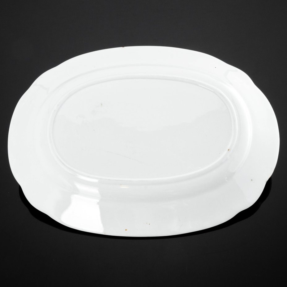 Блюдо овальной формы с градиентом зелёного цвета вдоль борта, фаянс ...