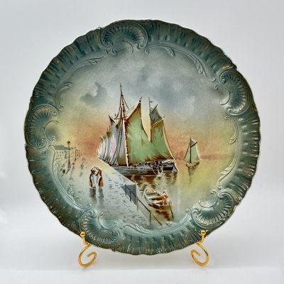 купить Блюдо декоративное круглой формы, украшенное рокайлями и морским пейзажем, St. Amand Hamage, фаянс, деколь, крытье, Франция, 1896-1930 гг.