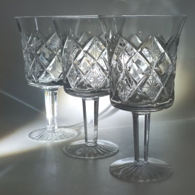 купить Набор из 3-х бокалов с резным декором из сервиза "Россия", автор С. К. Пивоваров, хрусталь, алмазная грань, матирование, Гусевской хрустальный завод (Гусь-Хрустальный), СССР, 1960-1980 гг.