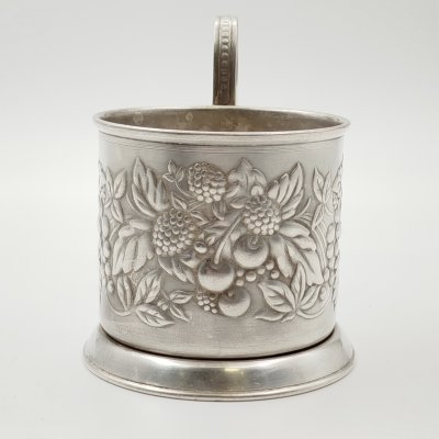 купить Подстаканник «Ягоды», мельхиор (медь-никель), Мстерская художественная фабрика «Ювелир», СССР, 1950-1970 гг.