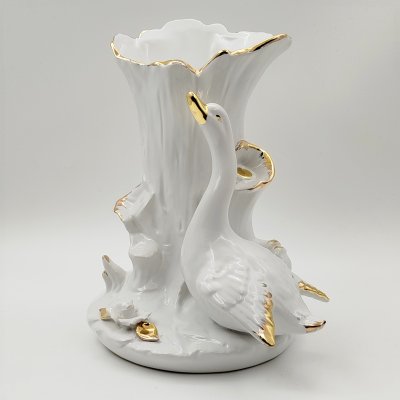 купить Ваза в виде ствола дерева, украшенная фигурой лебедя и цветами, фарфор, золочение, Западная Европа, 1970-1990 гг.