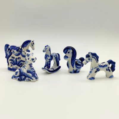 купить Набор из пяти статуэток "Лошади", Гжель, фарфор, роспись, Россия, 1990-2010 гг.