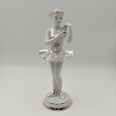 купить Статуэтка "Балерина с цветком", скульптор О.С. Артамонова, фарфор, роспись, люстр, золочение, Дмитровский фарфоровый завод (ДФЗ Вербилки), СССР, 1954-1965 гг.
