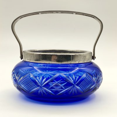 купить Сахарница из кобальтового стекла с резным декором и прорезной ручкой, металл, цветное стекло, алмазная грань, УПК «Автоштамп», Москва, СССР, 1960-1980 гг.