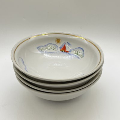 купить 4 суповые тарелки из набора детской посуды "Зимние забавы", автор формы В. Г. Спица, фарфор, деколь, золочение, Тернопольский фарфоровый завод, СССР, 1970-1990 гг.