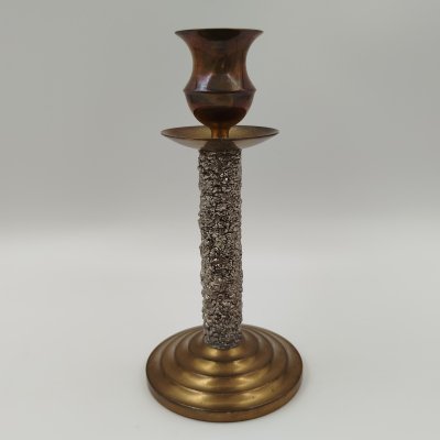 купить Подсвечник на одну свечу с основанием, декорированным имитацией каменной крошки, металл, Западная Европа, 2000-2020 гг.