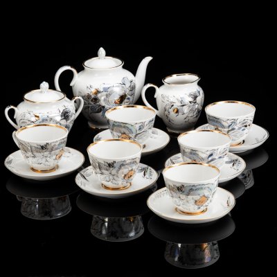 купить Сервиз чайный "Жемчужный" на 6 персон (15 предметов), автор формы "Весенняя" Яковлева С.Е., автор рисунка Семенова А.Н., фарфор, люстр, деколь, золочение, Ленинградский фарфоровый завод (ЛФЗ), СССР, 1970-1986 гг.