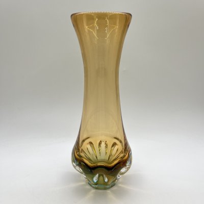 купить Ваза янтарного оттенка с голубым колером в основании, цветное стекло, Ливанский стекольный завод, СССР, 1970-1990 гг.